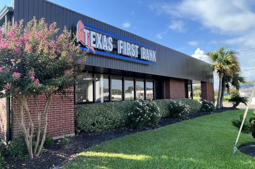 La Marque Oak Street Texas First Bank