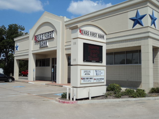 Pearland banking center