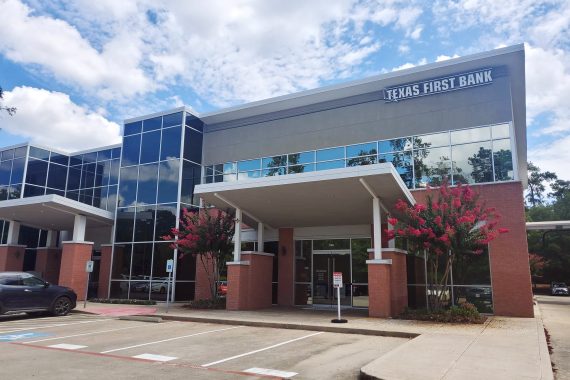 Bank In Conroe Banking Center Texas First Bank The Woodlands 570x380 